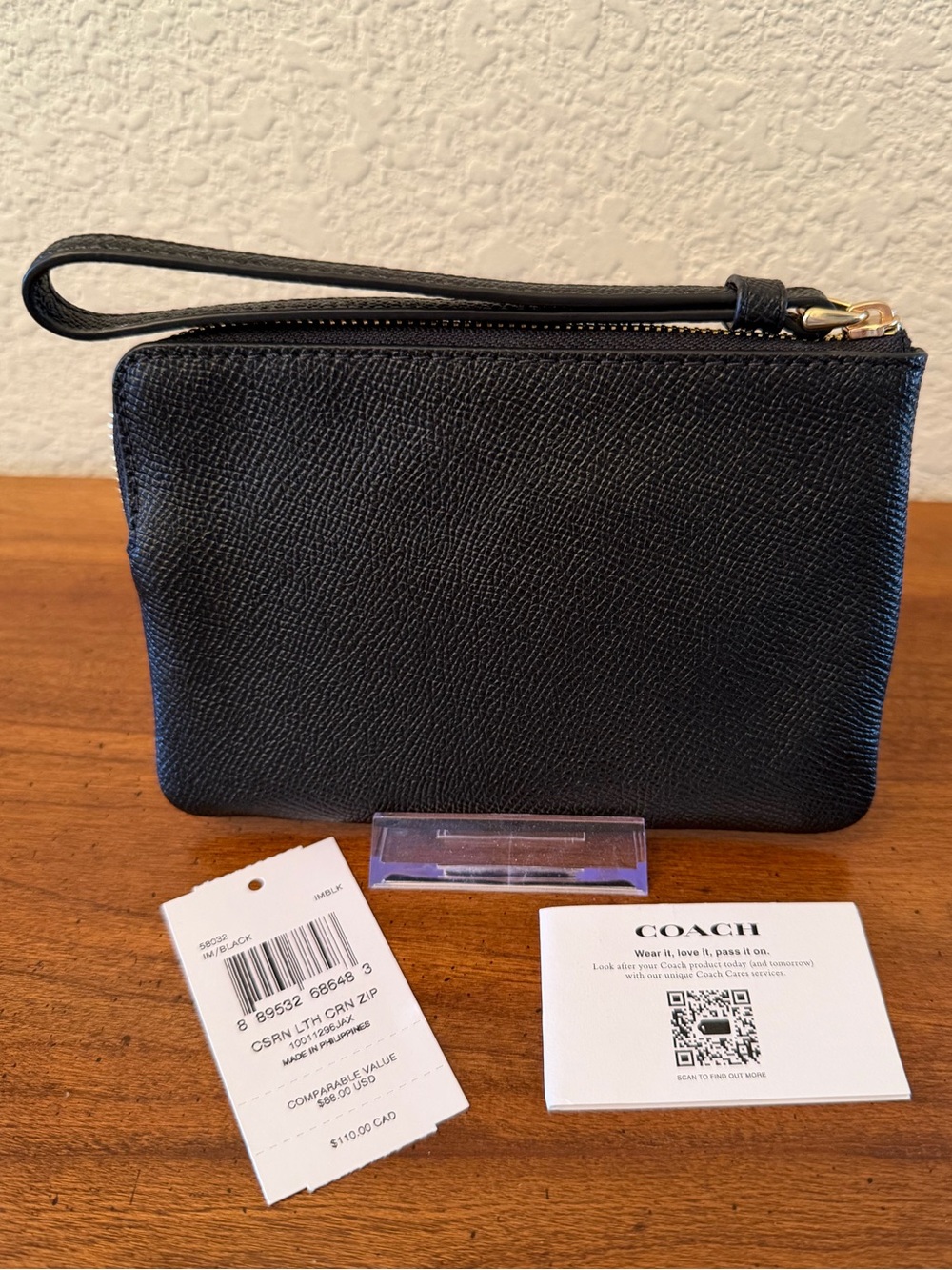 Coach Corner Zip Wristlet Black Crossgrain Leather with Gold Hardware, NWT, $88 - Picture 2 of 14